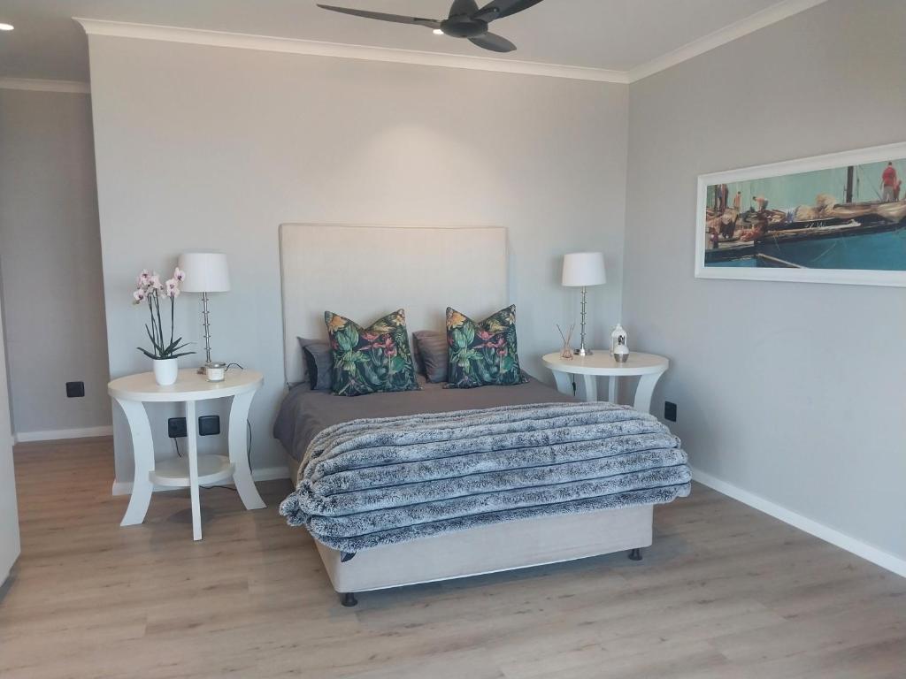 En eller flere senge i et værelse på Ocean View on Schoongezicht