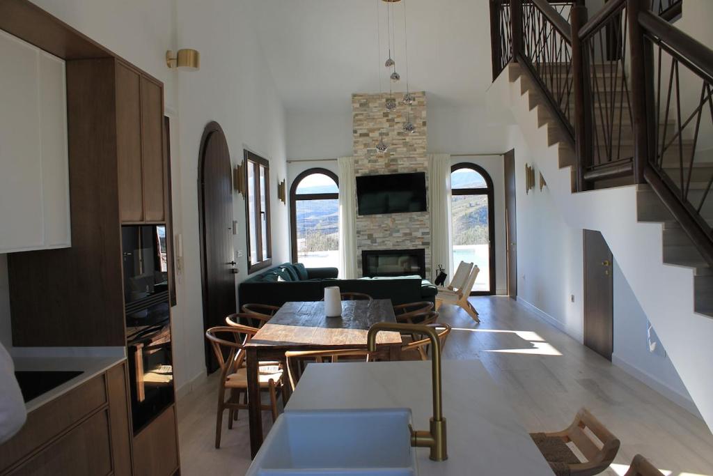 Een TV en/of entertainmentcenter bij Finca La Mariquitaa
