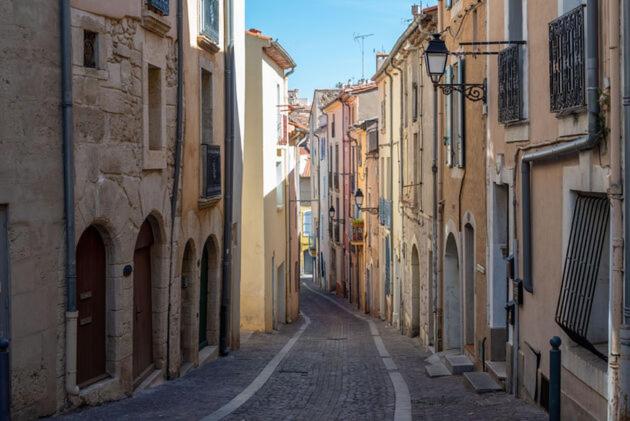 Район апартаментов/квартиры или близлежащий район