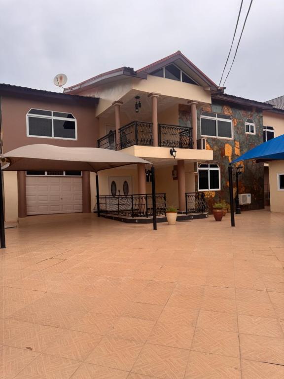 Φωτογραφία από το άλμπουμ του Urban Accra Haven σε Accra