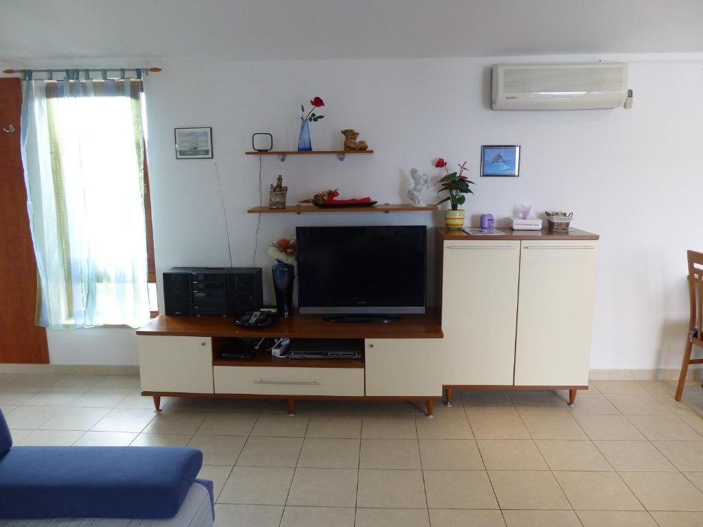 Telewizja i/lub zestaw kina domowego w obiekcie Apartment Grozic