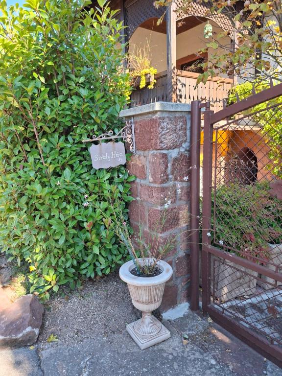 O grădină în afara Sirály Ház