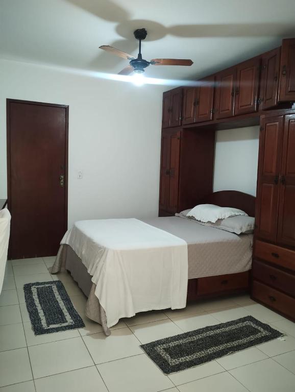 Postel nebo postele na pokoji v ubytování Loft São Pedro da Aldeia