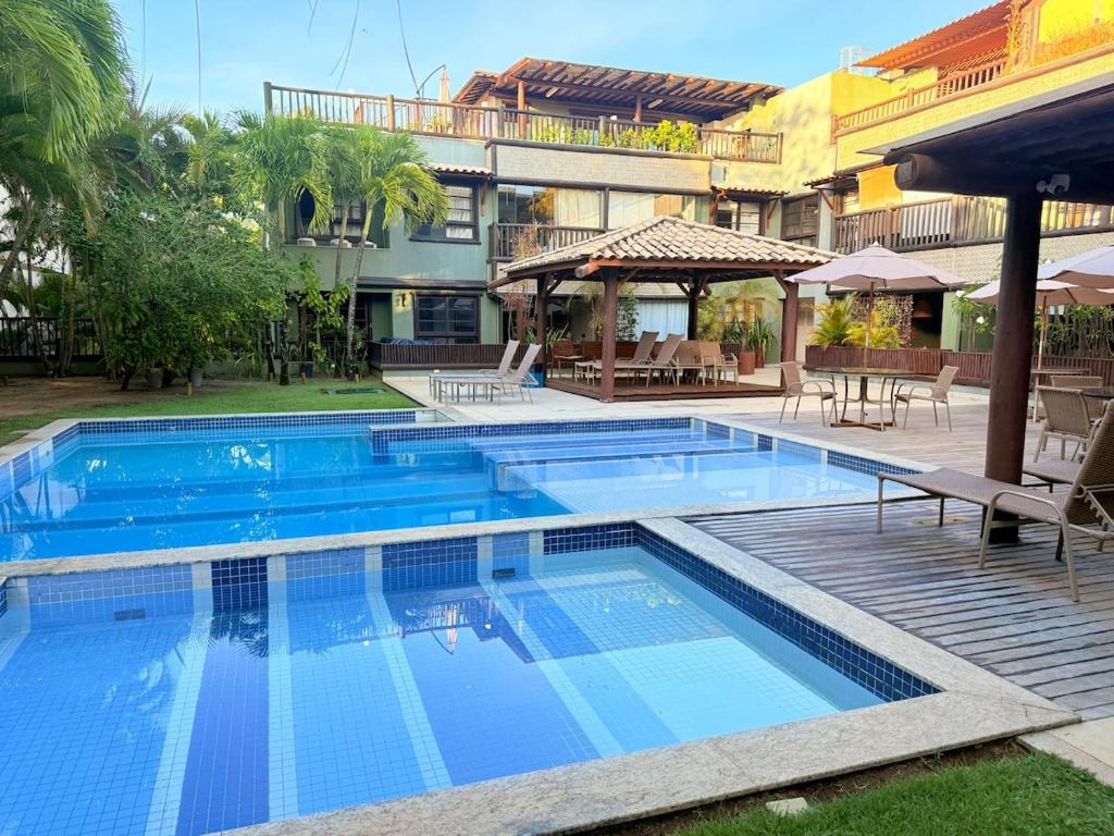 Bazén v ubytování Apartamento Pé na área Praia do forte nebo v jeho okolí