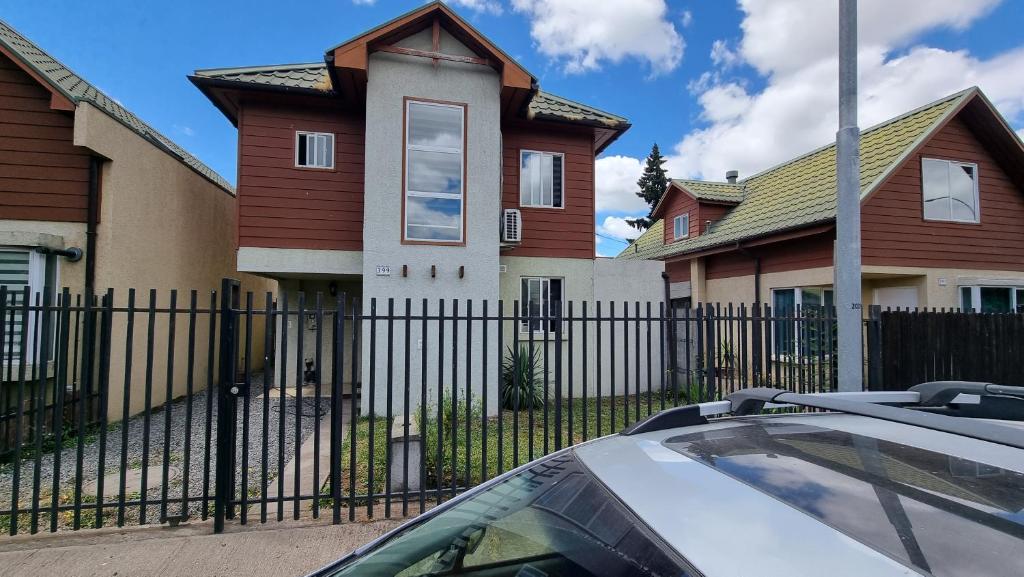 Tòa nhà nơi biệt thự tọa lạc