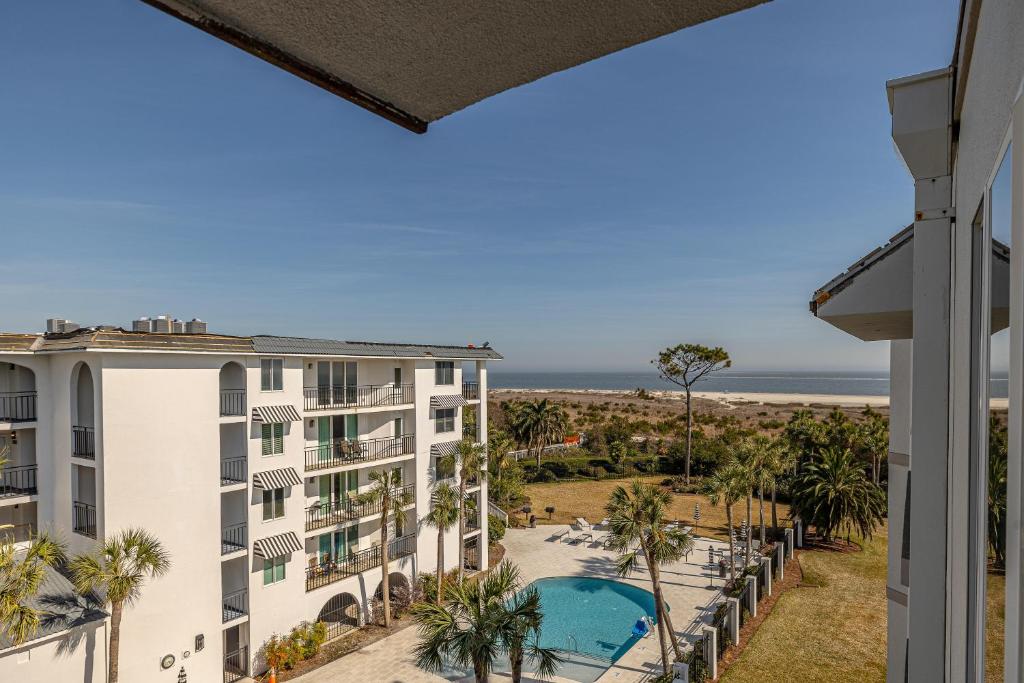 Hồ bơi trong/gần Beach Club #408