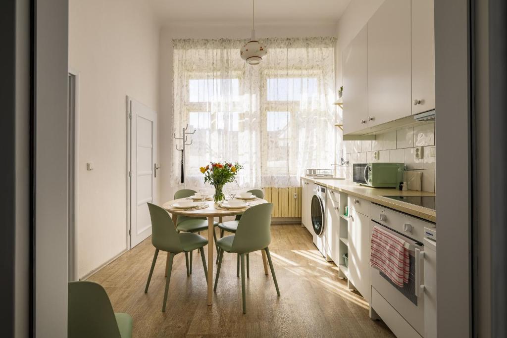 Kuchyň nebo kuchyňský kout v ubytování Wellness apartments Karlín