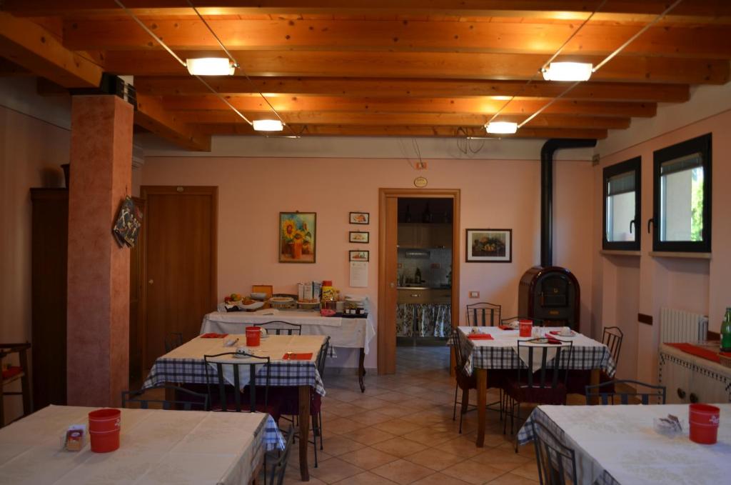 A bed or beds in a room at Agriturismo Dondino