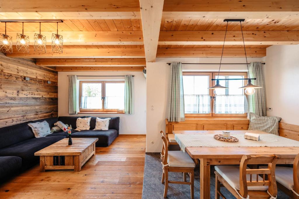 Un lugar para sentarse en Almhütte Hochsitz