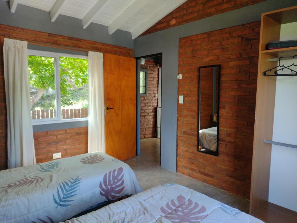 En eller flere senge i et værelse på Casa Familiar cerca del Río