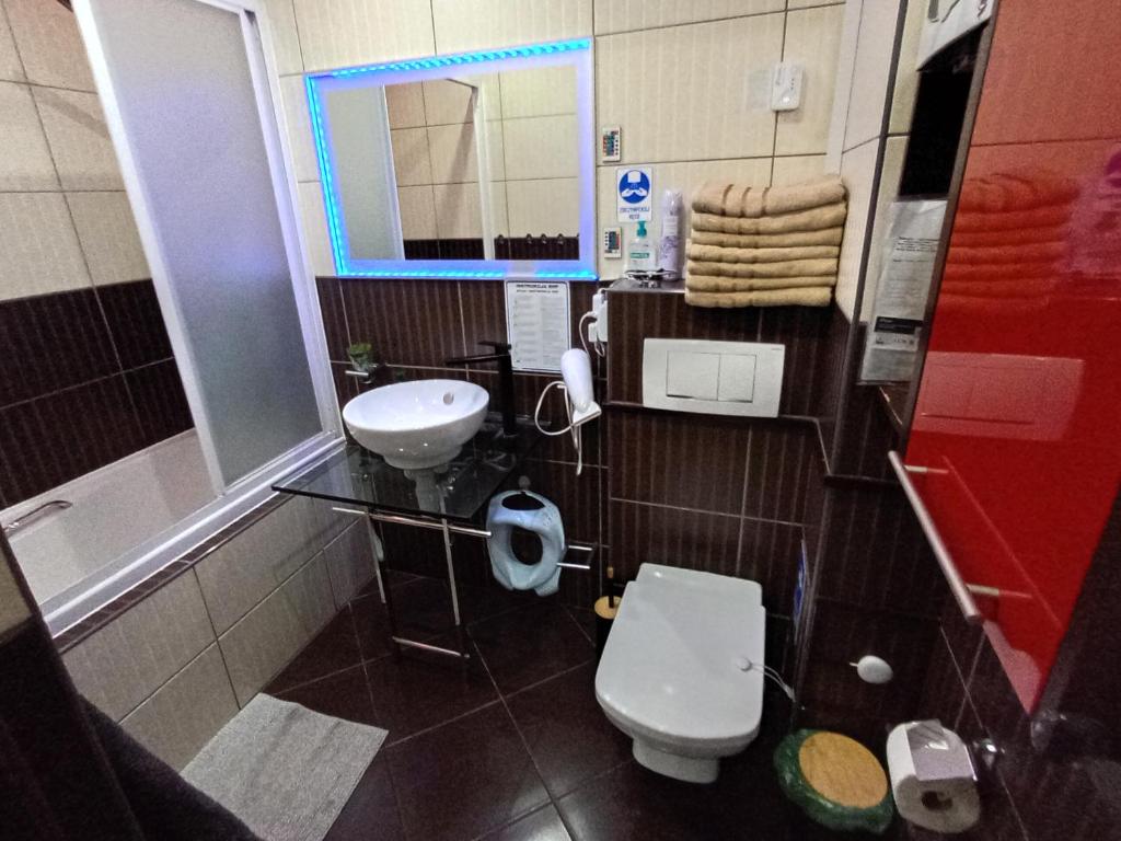 APARTAMENT VENGE -CAŁE MIESZKANIE 46m2 NA WYŁĄCZNOŚĆ - Z JEDNĄ SYPIALNIĄ I JEDNYM SYPIALNO-SALONEM -3 PIĘTRO BEZ WINDY- REZERWACJA BEZ KARTY KREDYTOWEJ-KLIMATYZACJA-NETFLIX-2 ŁÓŻECZKA DZIECIĘCE, BEZPŁATNY PARKING PUBLICZNY NA MONITOROWANYM PODWÓRZU - 4