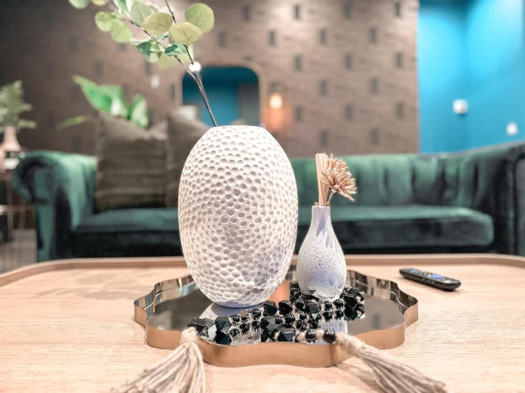 Khu vực ghế ngồi tại Lux at Nichols Fort Worth TX Same Day Bookings