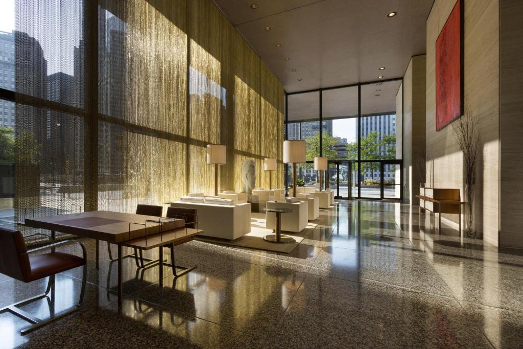 Posezení v ubytování The Langham Chicago