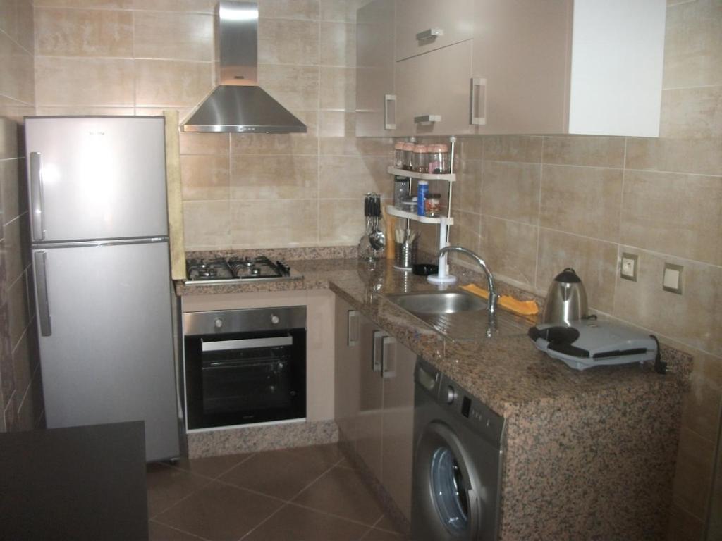 Nhà bếp/bếp nhỏ tại Chez Rime Cosy apartment with pool view