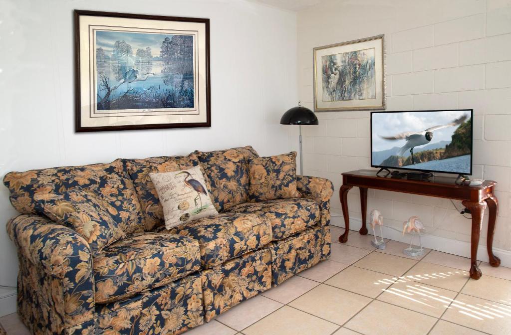 South Beach Place - Vero Beach - Suite Mit Queensize-Bett Und Poolblick