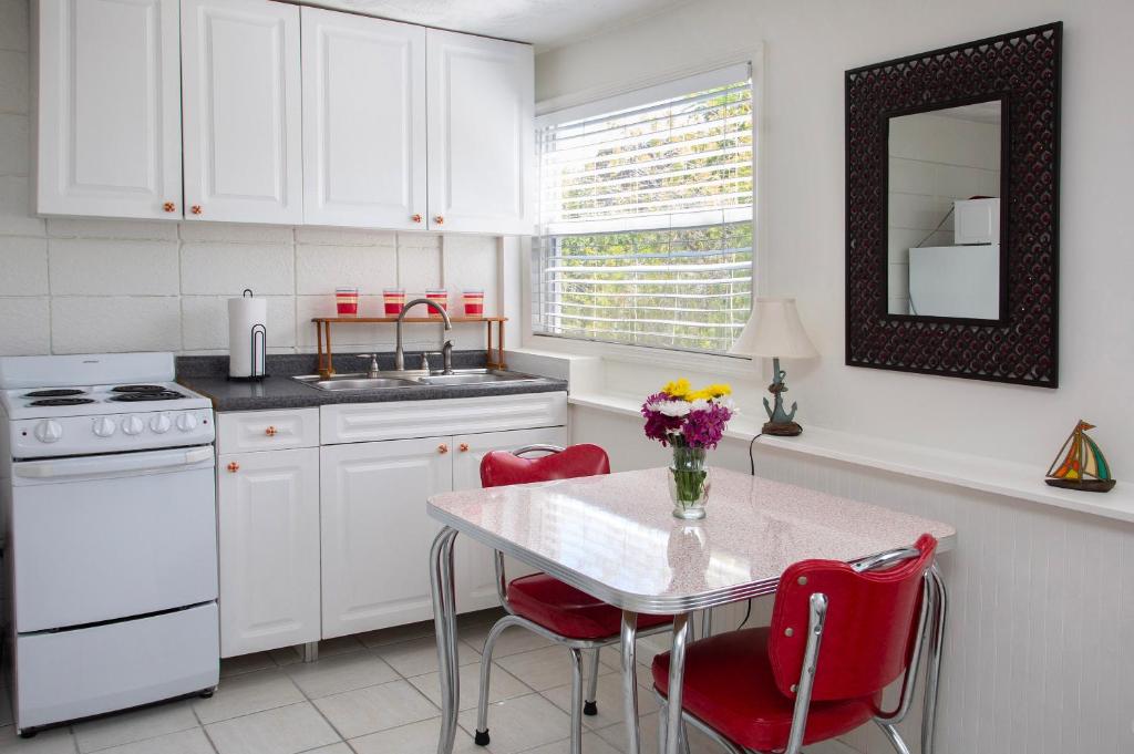 South Beach Place - Vero Beach - Queen-Suite