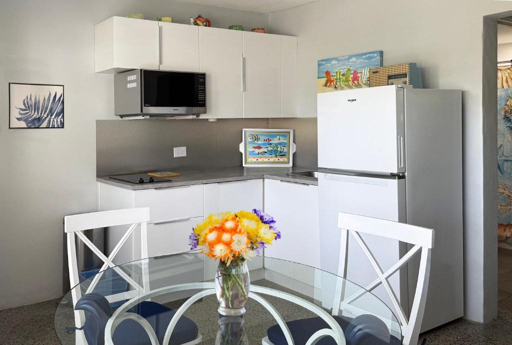 South Beach Place - Vero Beach - Suite Mit Kingsize-Bett Und Poolblick