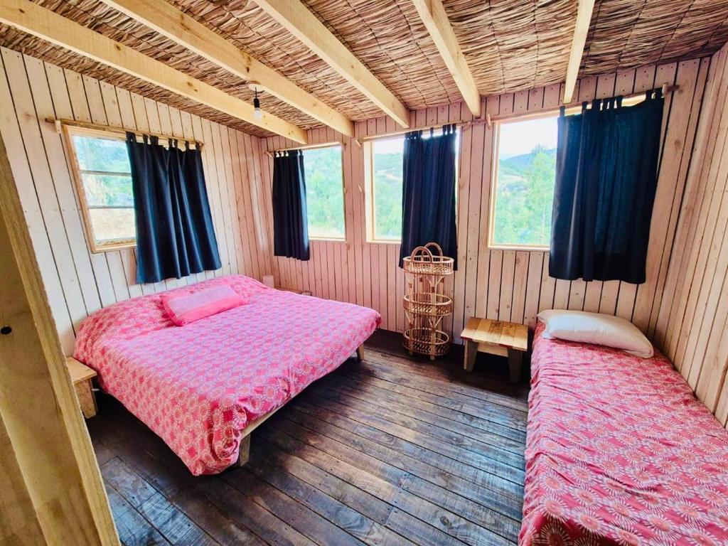 En eller flere senge i et værelse på CasaLuna Bed&Breakfast Maitencillo