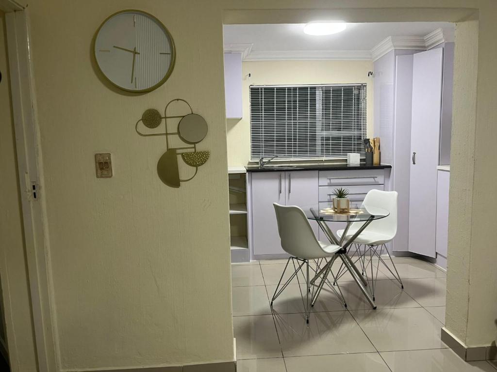 Billede fra billedgalleriet på Royaltics place - one bedroom with a pool i Weltevredenpark