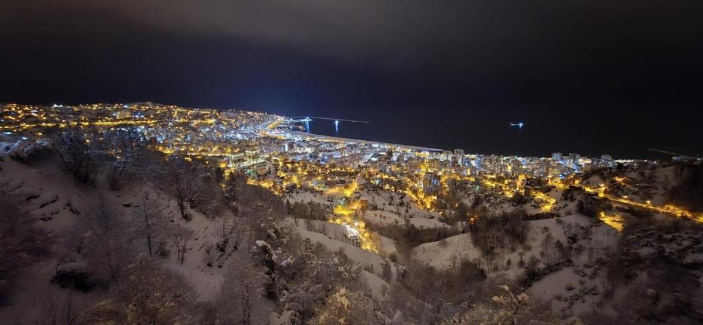 Nespecifikovaný výhled na hory nebo výhled na hory při pohledu z apartmánu