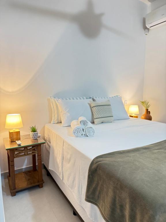 En eller flere senge i et værelse på Casa Charme Conforto Arraial Dajuda Piscina privativa