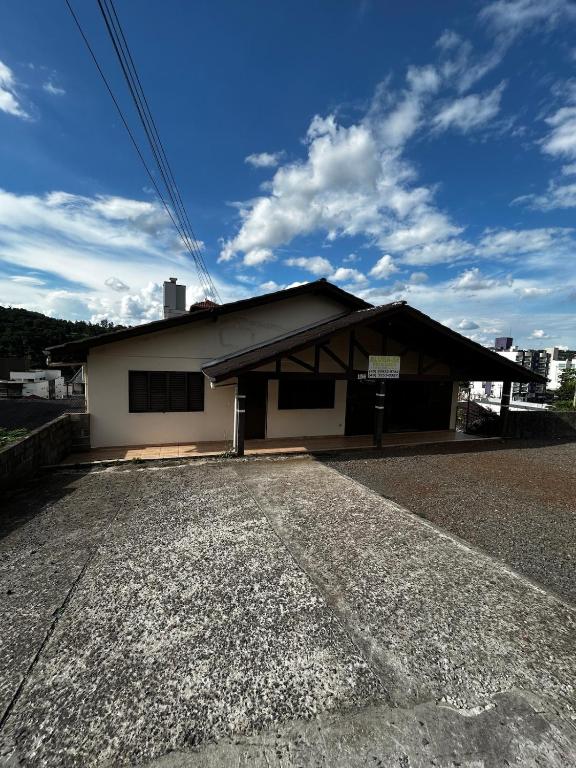 Bygningen som feriehuset ligger i