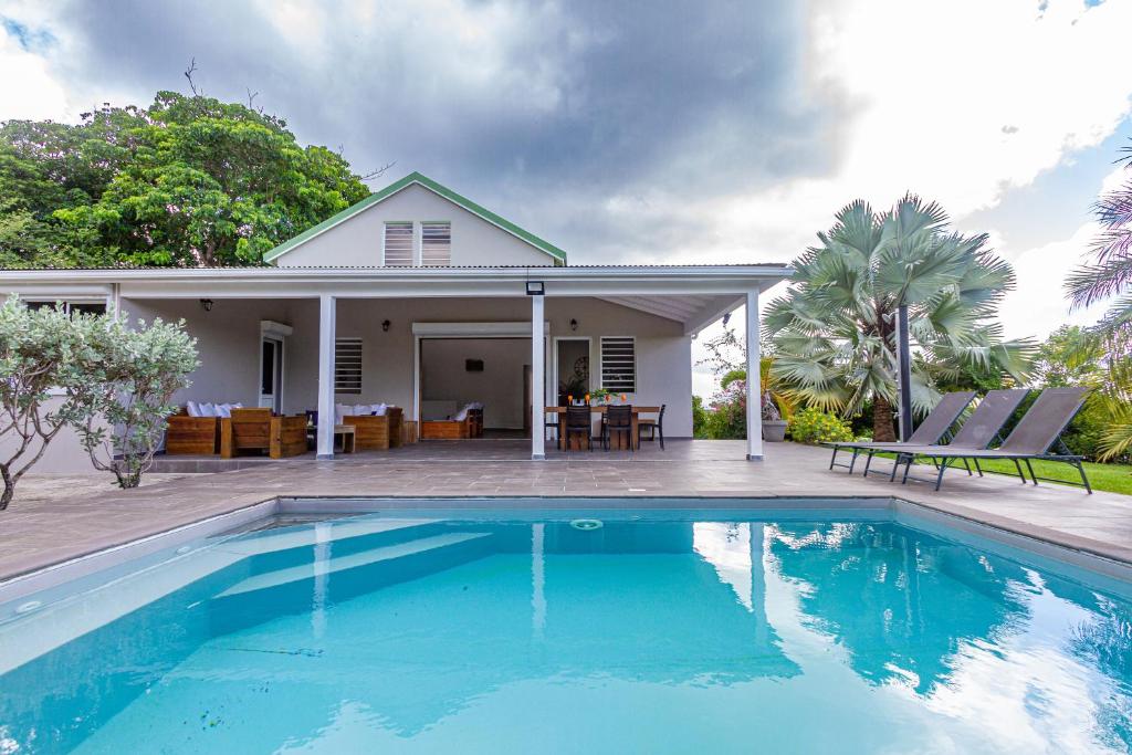 Hồ bơi trong/gần Villa Datura