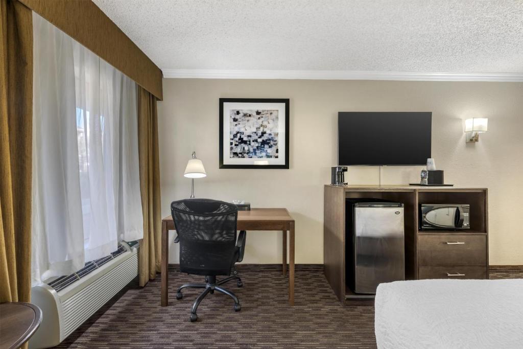 Best Western Airport Albuquerque InnSuites Hotel & Suites photo