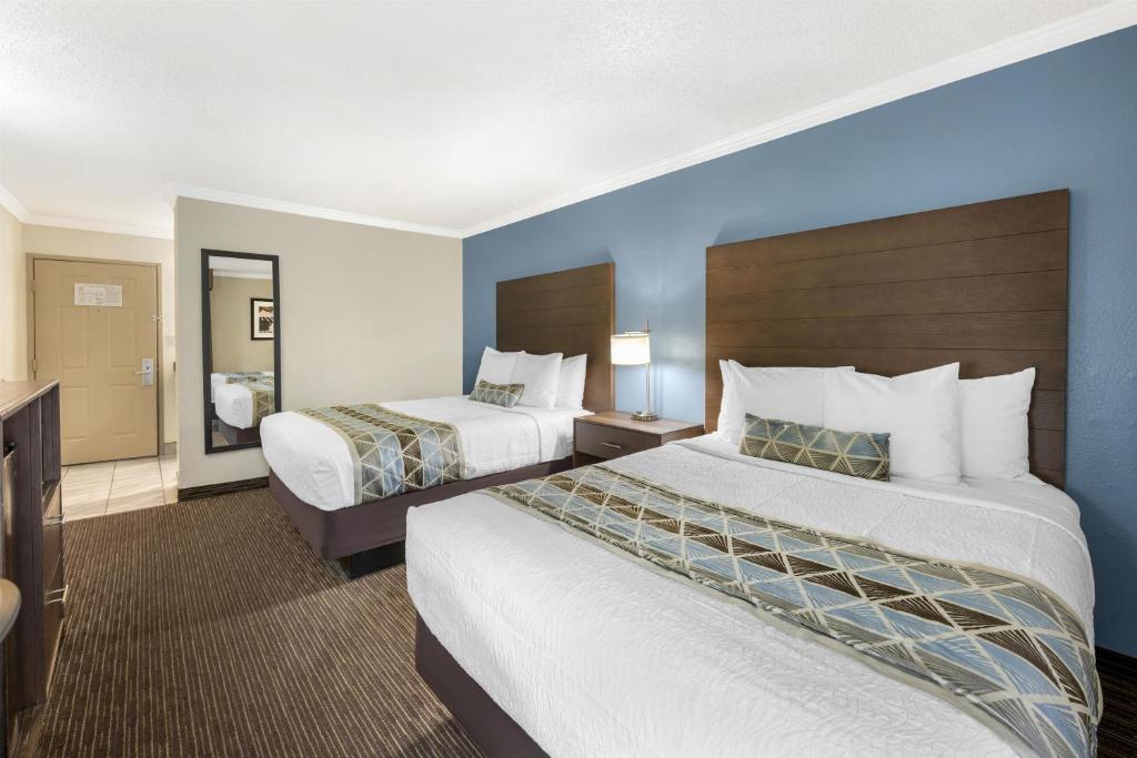Best Western Airport Albuquerque InnSuites Hotel & Suites photo