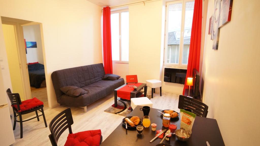 a living room with a couch and a table at Le Chaumergy in Beaune