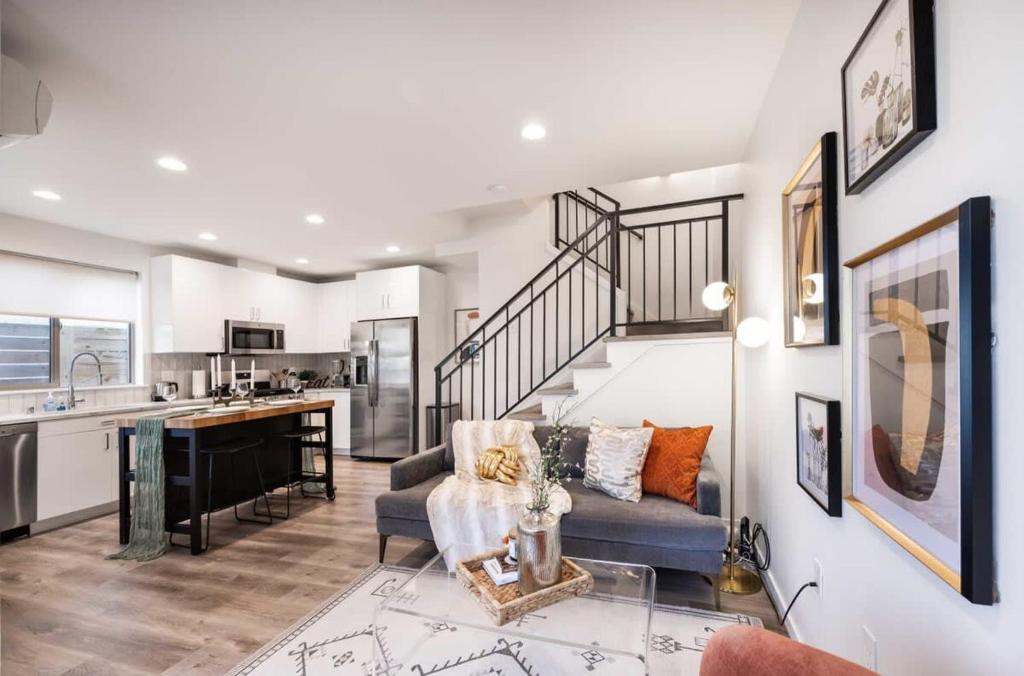 a living room with a couch and a kitchen at Brand New 3B2B Designer Home near SeaTac in Seattle