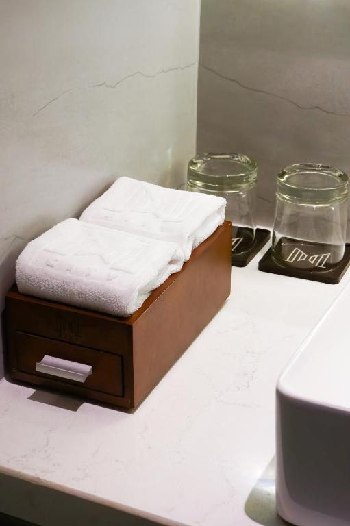 Premier Executive Double - Complimentary Daily Afternoon Tea & Welcome Minibar