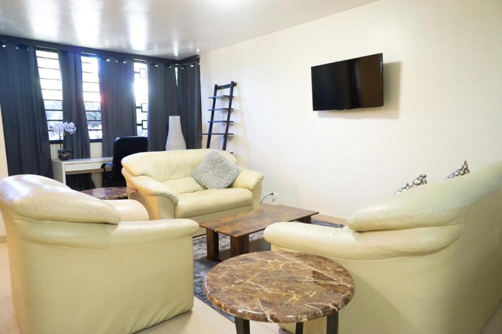 TV/trung tâm giải trí tại Descanso y compras en Zona Río frontera cercana