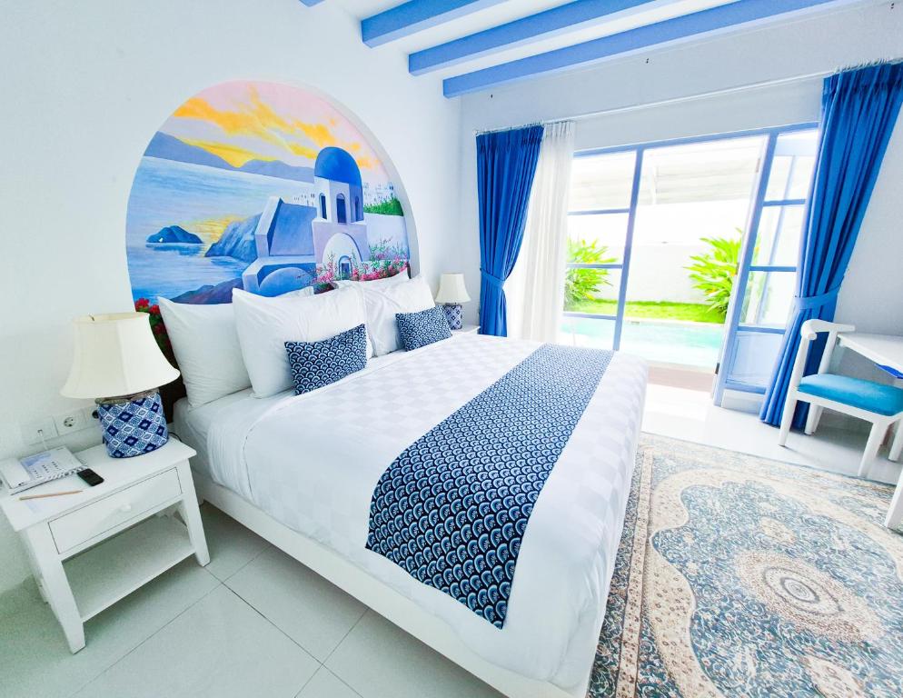a bedroom with a large bed and a large window at Jungwok Blue Ocean Resort in Ngandong