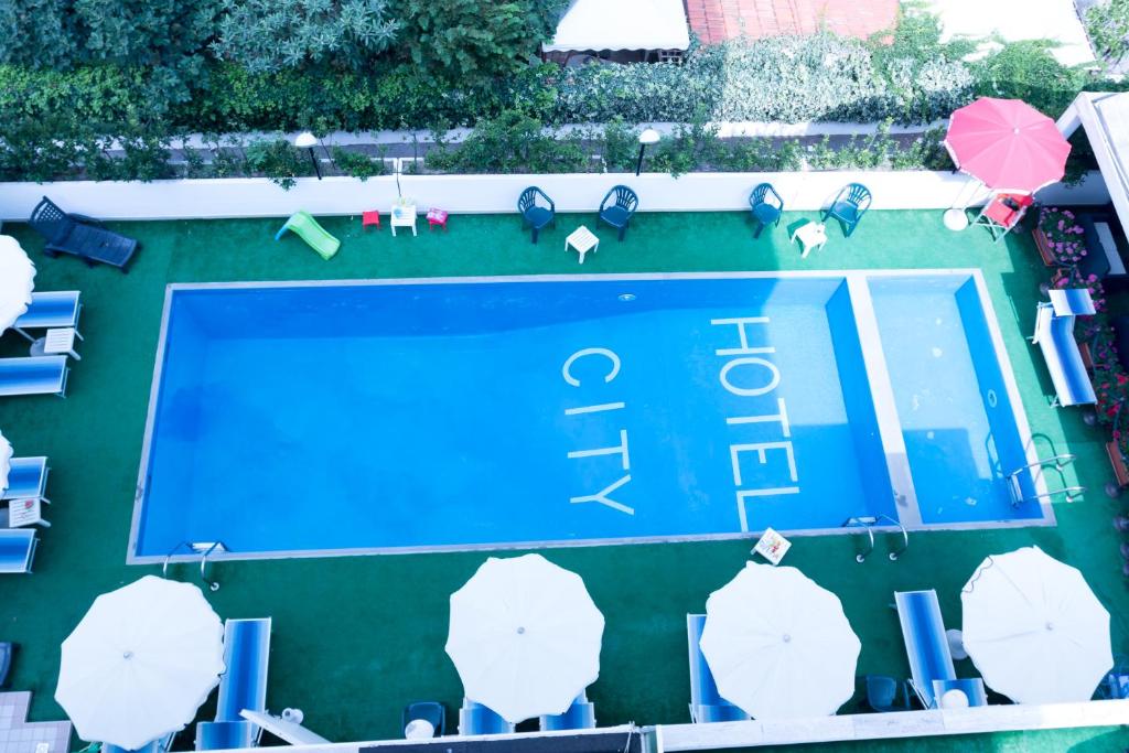 Poolen vid eller i närheten av Hotel City