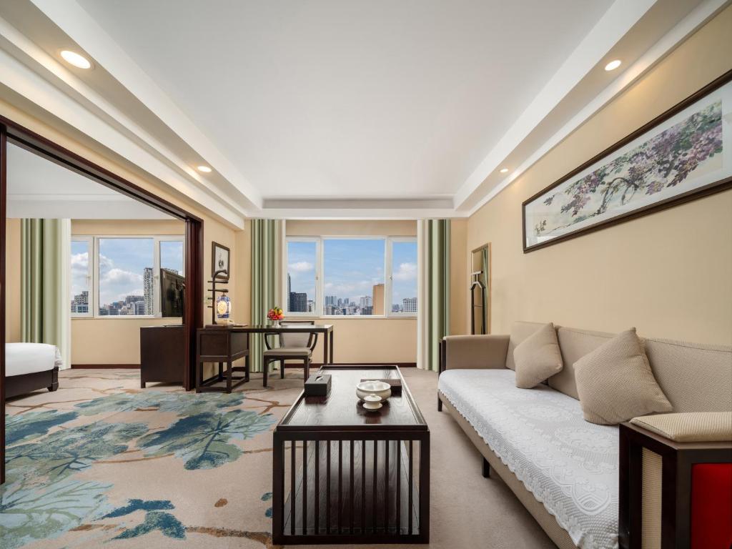 Гостиная зона в Guangdong Hotel
