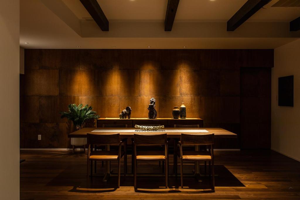 a dining room with a table and chairs at Rairin in Hiroshima