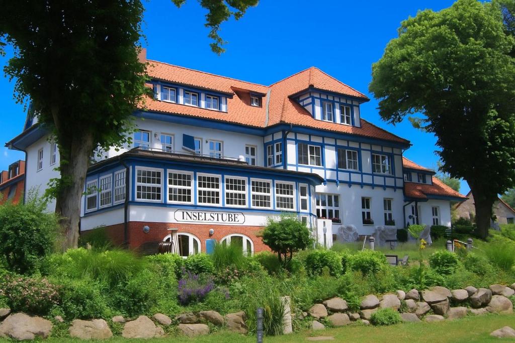 O grădină în afara Ferienwohnung auf Hiddensee im Ort Kloster