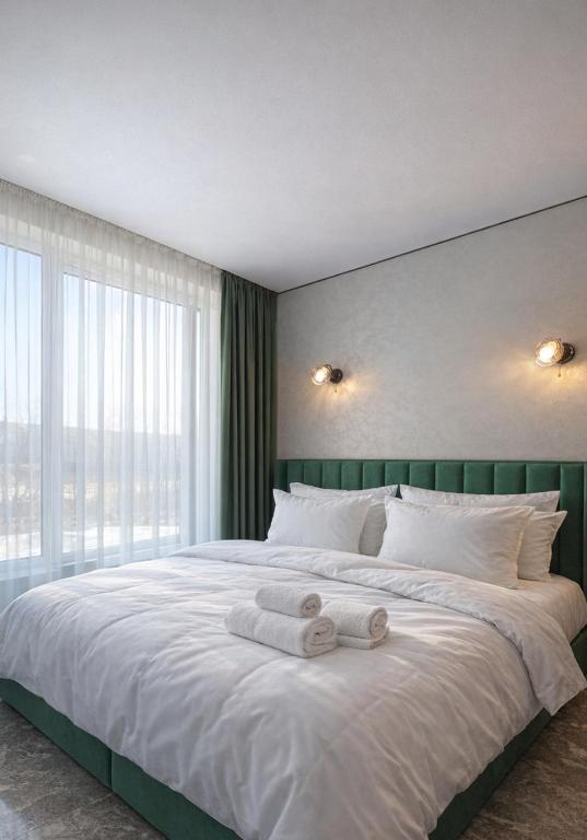 Postel nebo postele na pokoji v ubytování Стрийська Автовокзал Арена Львів