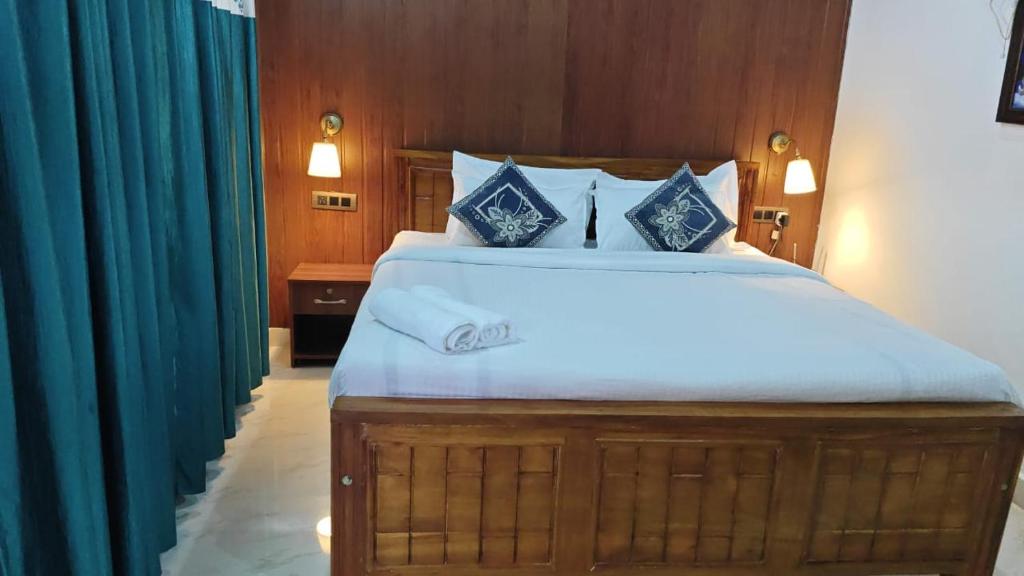 Giường trong phòng chung tại Manuvan Estate Stay