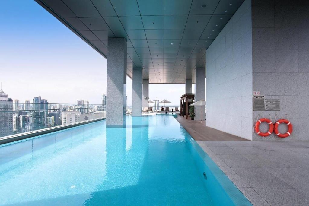 Hồ bơi trong/gần Oasia Hotel Novena, Singapore by Far East Hospitality