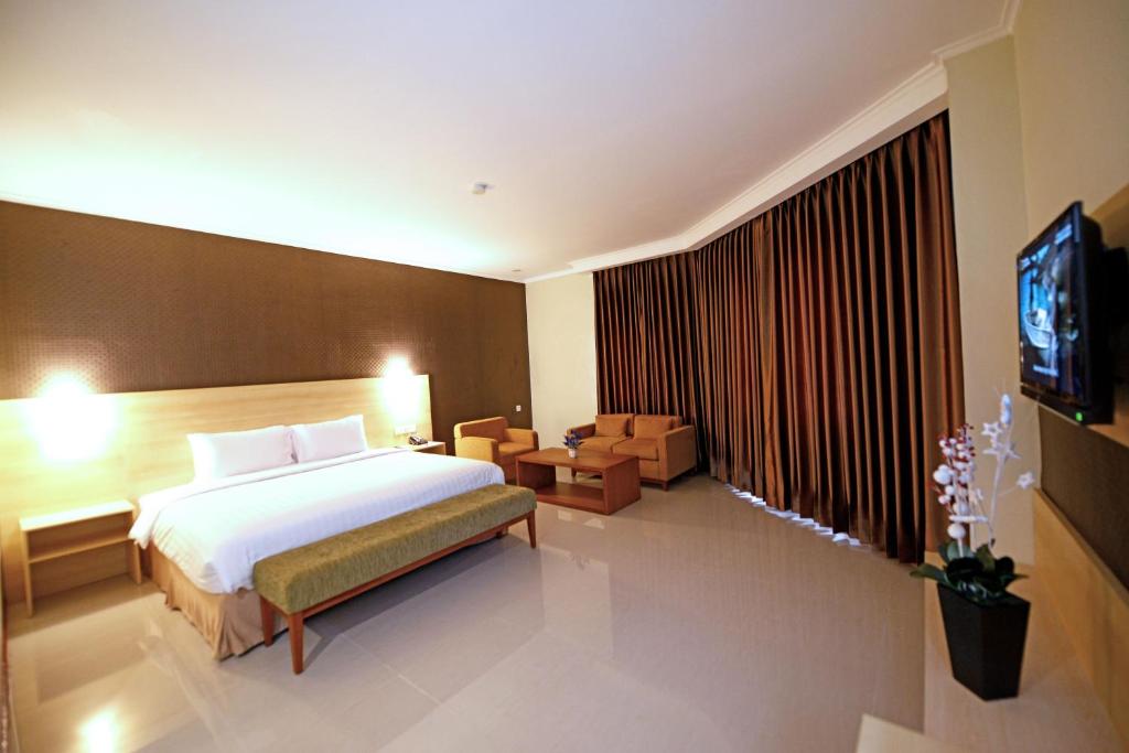 Krevet ili kreveti u jedinici u objektu d'primahotel Balikpapan 2