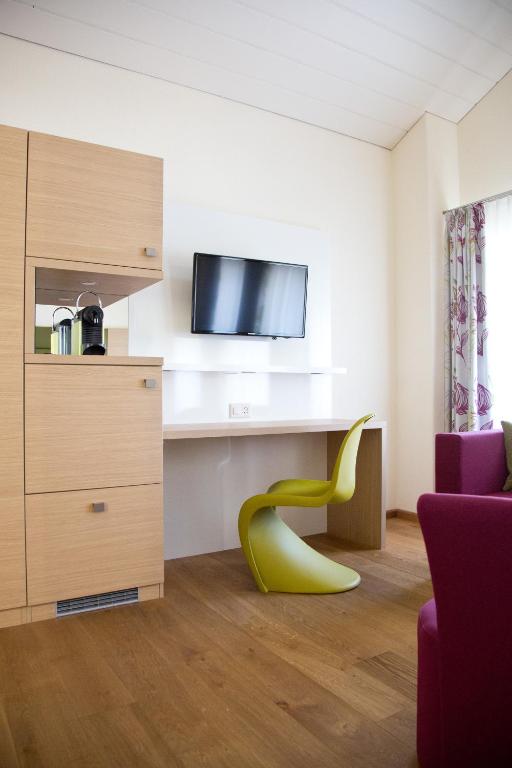 TV a/nebo společenská místnost v ubytování Hotel Buchserhof