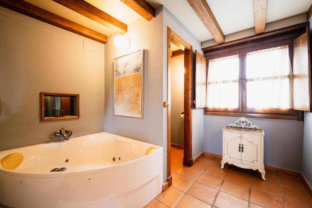 Hotel Boutique Barosse Jaca - Suite King Con Bañera De Hidromasaje
