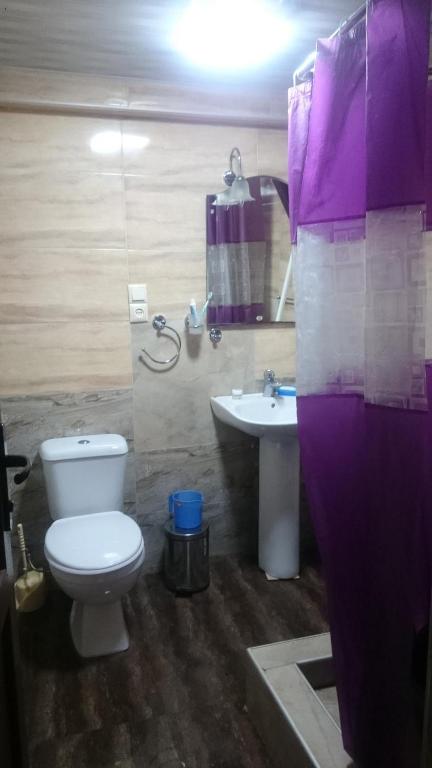 Koupelna v ubytování Binuli House