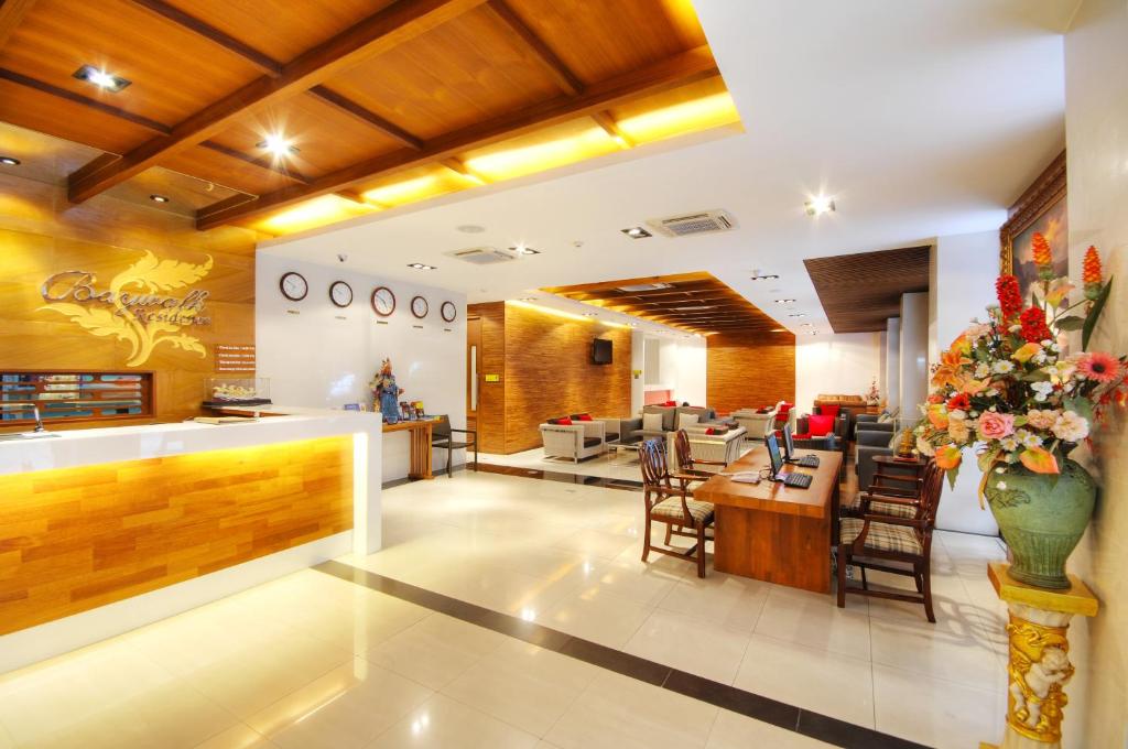 a lobby of a hotel with a table and chairs at Baywalk Residence Pattaya in Pattaya