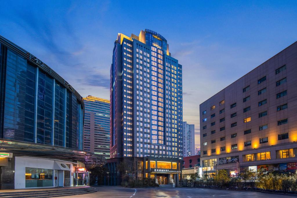 Tòa nhà nơi khách sạn tọa lạc