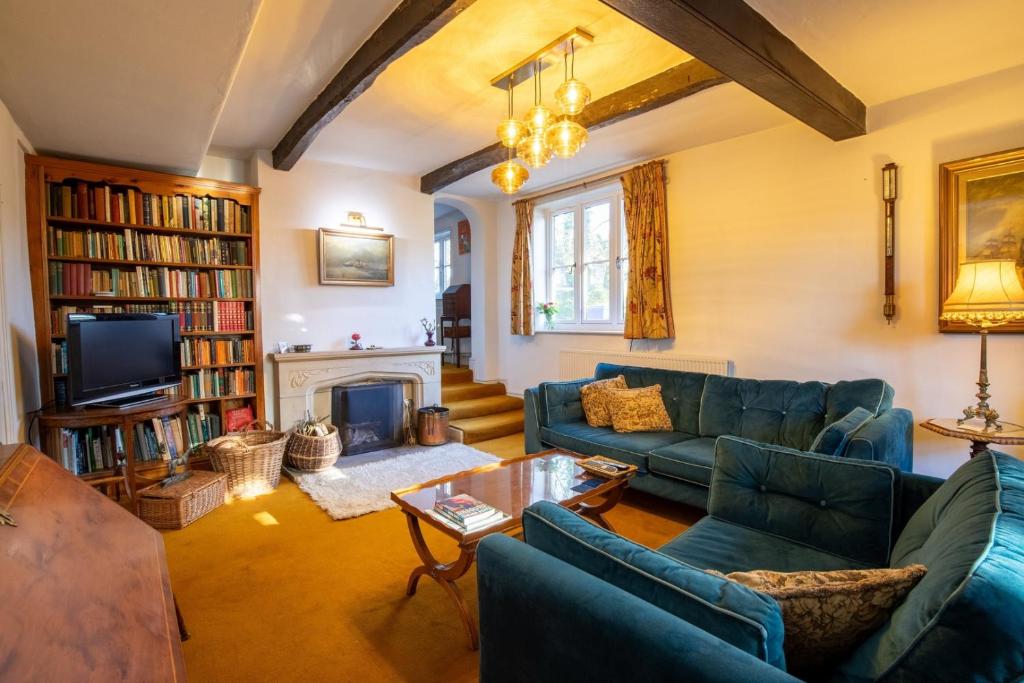 Posezení v ubytování Characterful 5 Bedroom Country Retreat