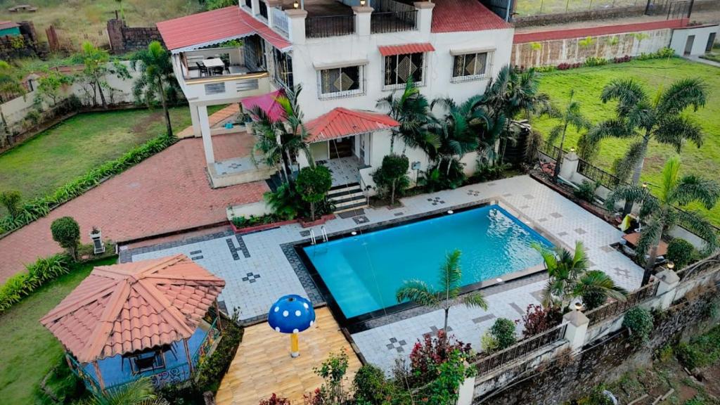 een luchtfoto van een huis met een zwembad bij BLACK FOREST Villa mahabaleshwar in Mahabaleshwar