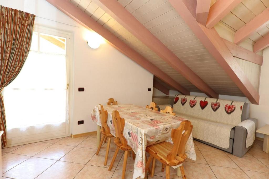 Villa Marta - Two-Bedroom Apartment With Mountain View